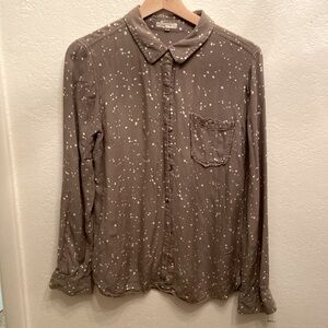 Maurices Green Spotted Button Down Women’s Size Large 🌿
